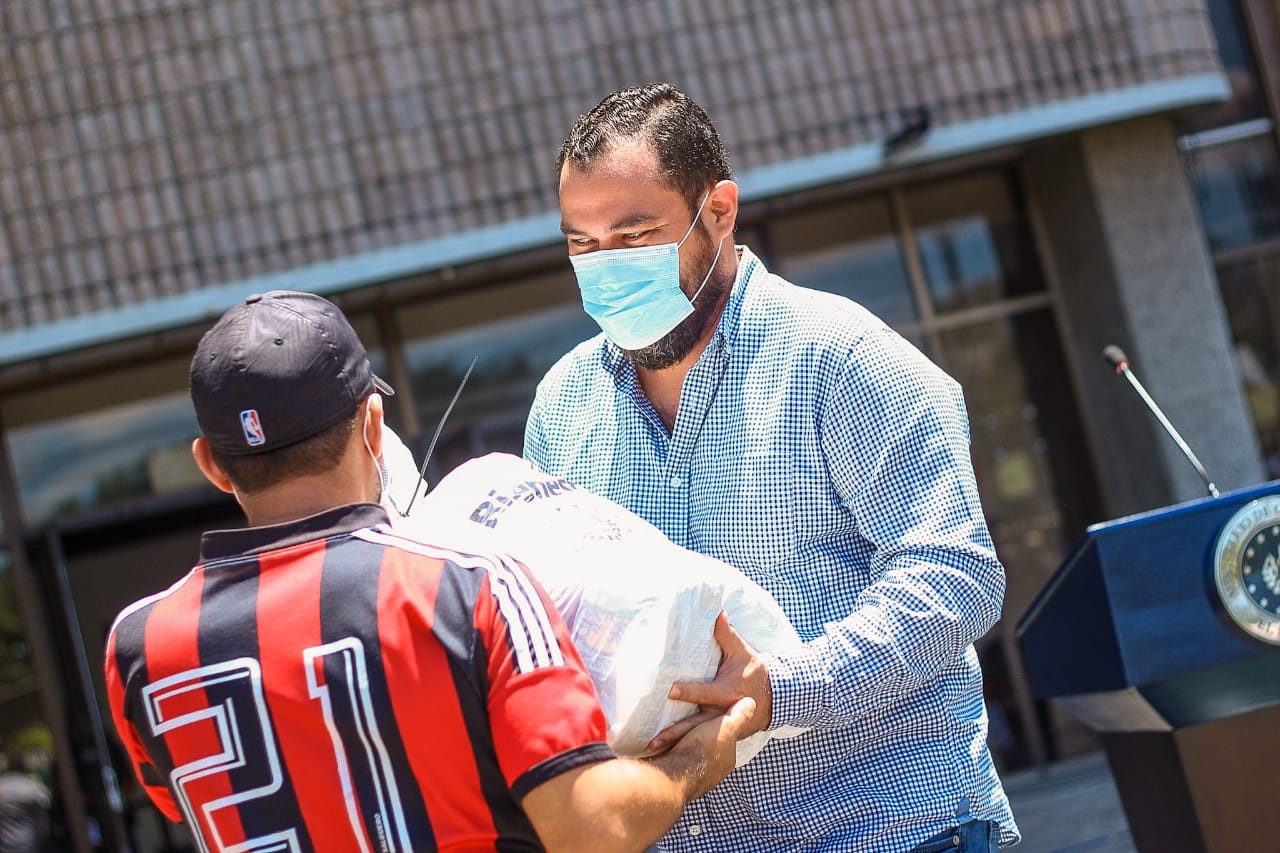 Gobernación entrega paquetes alimentarios a escuelas de fútbol de San Salvador gobernacion-entrega-paquetes-alimentarios-a-escuelas-de-futbol-de-san-salvador